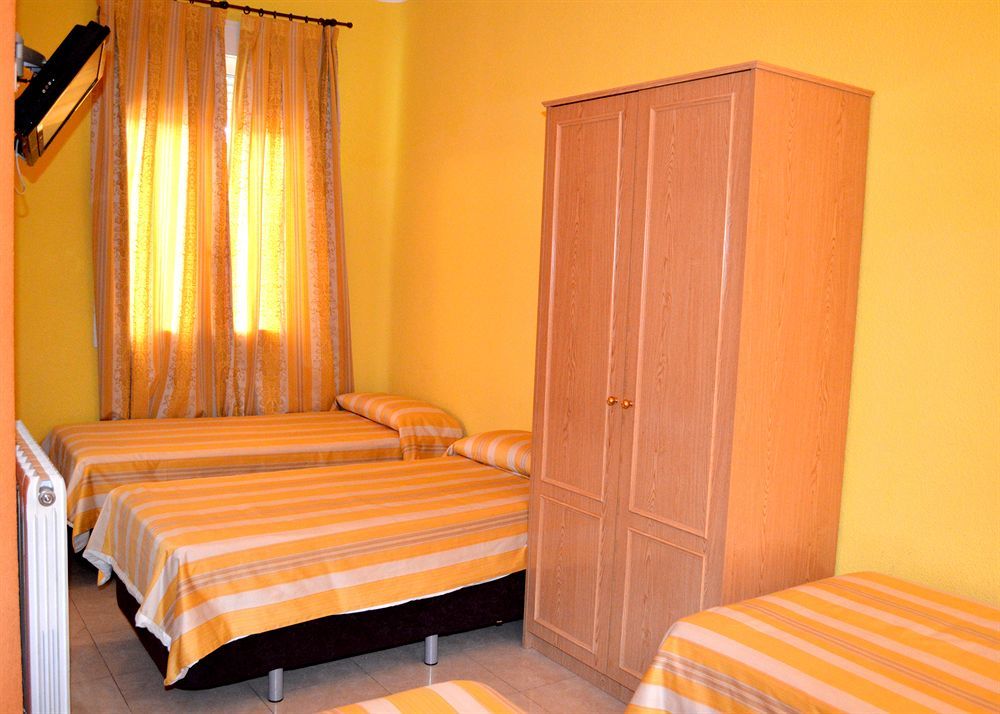 Hostal Josefina Madrid Exterior foto
